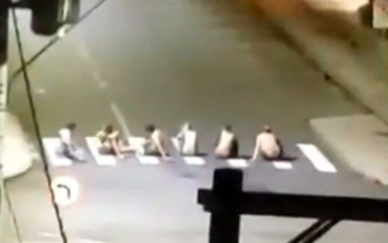 Assalto em Criciúma: funcionários da prefeitura foram obrigados a sentar na rua para dificultar ação da polícia