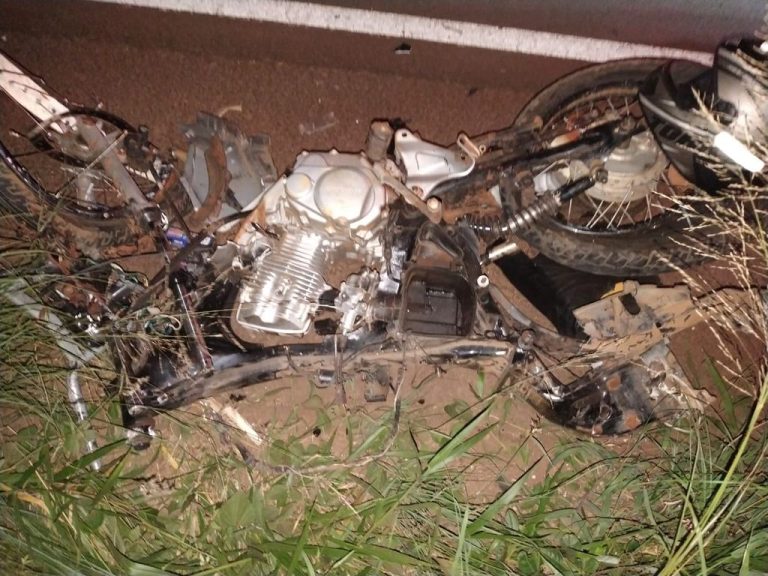 Colisão entre carro e moto deixa duas pessoas feridas, na SC-155, em Xanxerê