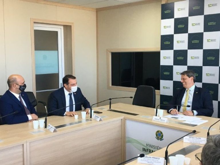 Em Brasília, Carlos Moisés propõe injetar recursos do Estado para acelerar duplicação da BR-470