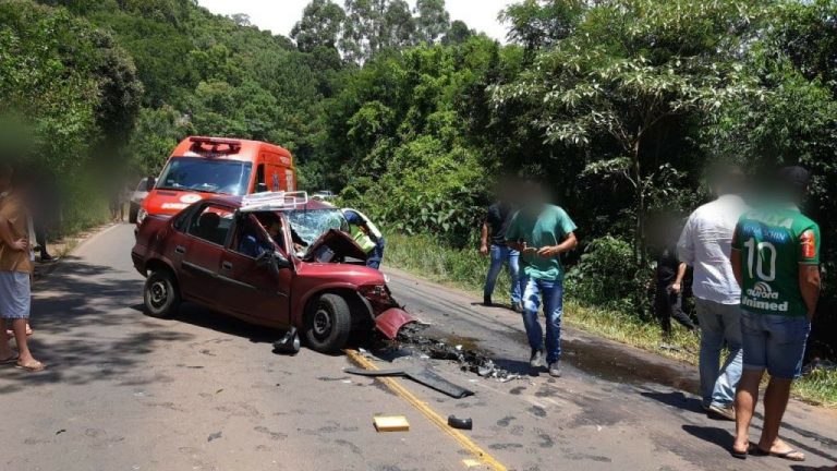 Três pessoas ficam feridas em grave acidente no Oeste