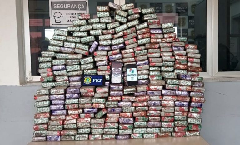Ação conjunta PRF, PM e Civil apreende 190kg maconha e recupera carro roubado na BR-282
