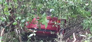 Veículo cai em barranco após acidente em Joaçaba