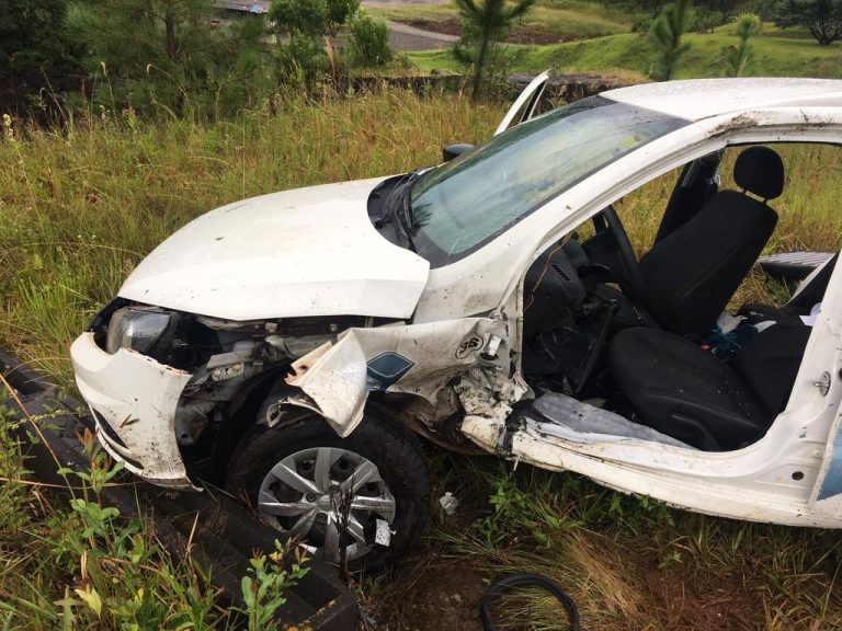 Homem fica ferido após automóvel sair da pista na BR-282
