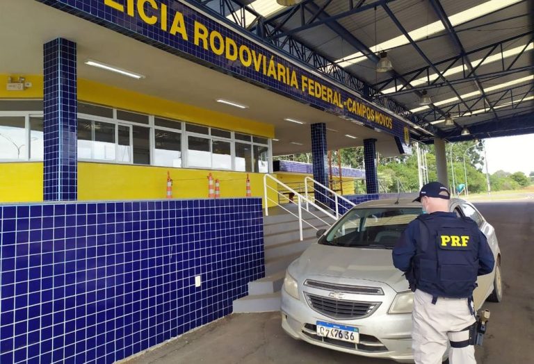 PRF recupera veículo roubado e que circulava clonado na BR-282