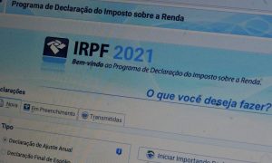 Bolsonaro veta projeto que adiava prazo de entrega da Declaração do IR