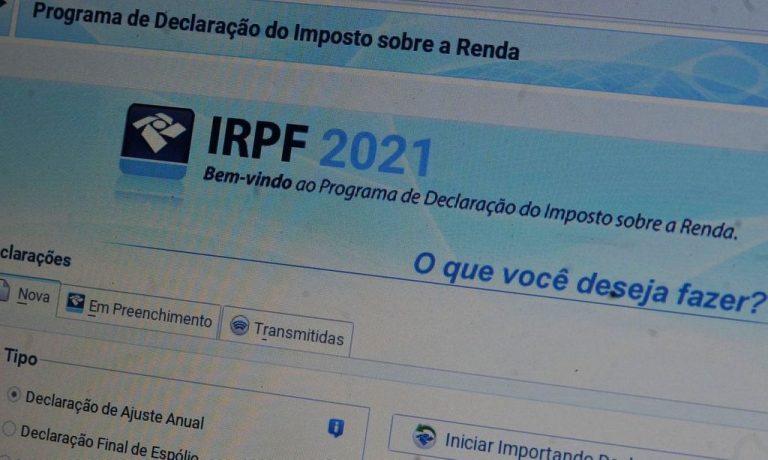 Bolsonaro veta projeto que adiava prazo de entrega da Declaração do IR