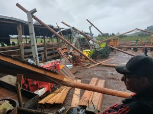 Temporal causa estragos no Oeste