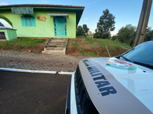 Mulher é morta com 5 tiros na cabeça em salão de beleza no Oeste