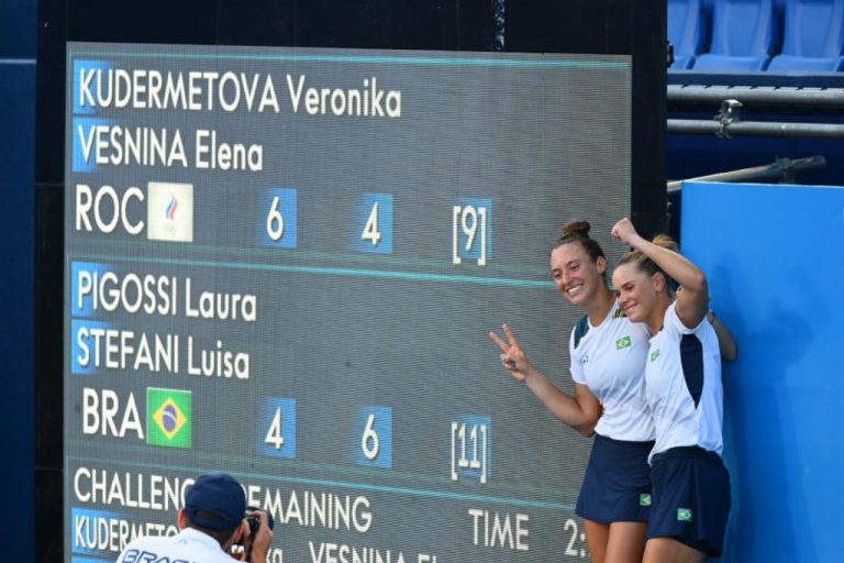 Em virada histórica, Stefani e Pigossi vencem russas e conquistam o bronze no tênis
