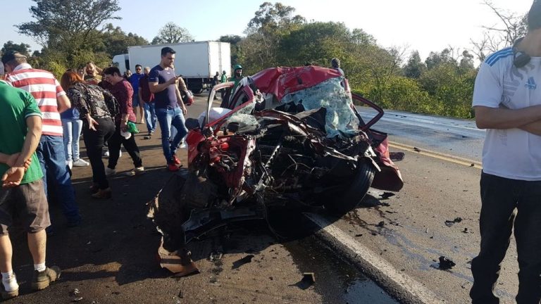 Duas pessoas morrem em gravíssimo acidente na BR 282