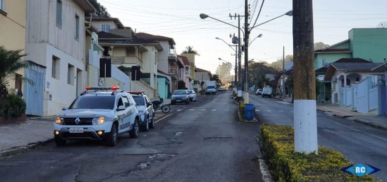 Homem é ferido com golpe de faca em Ouro