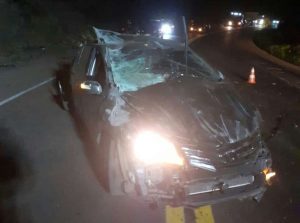 Capotamento provoca morte e deixa outras três pessoas com ferimentos na BR-282