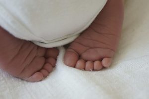 Bebê de cinco dias morre vítima de Covid-19 em Chapecó