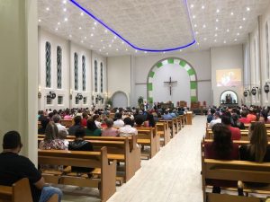 Cartas enviadas pelo Papa Francisco são entregues às famílias das vítimas do ataque a creche em Saudades