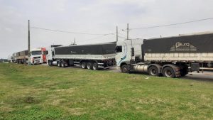 Caminhoneiros dão início à paralisação em Campos Novos