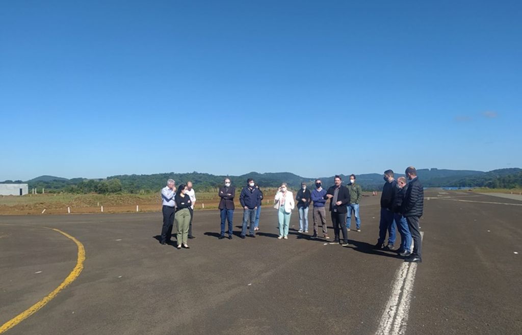 Diretoria da ACIOC visita as obras do aeroporto Santa Terezinha