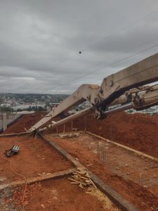 Trabalhador morre após ser atingido por braço mecânico de caminhão