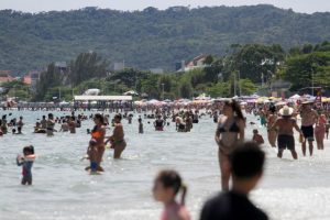 ‘Friozinho’ passageiro se afasta e temperatura volta a subir em SC no fim de semana