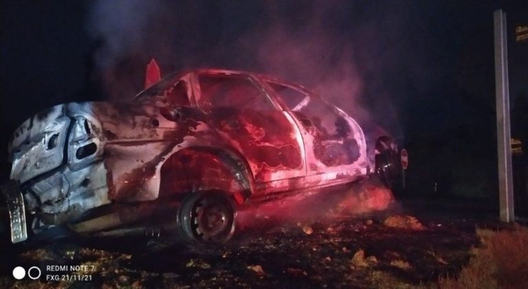 Motorista passa mal no volante e colide veículo contra placa de sinalização no Oeste