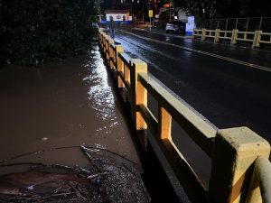Nível do Rio do Peixe continua subindo e situação é preocupante em Luzerna