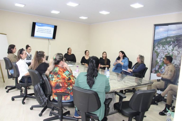 Secretaria de Assistência Social de Joaçaba e autoridades discutem criação de protocolo de atendimento às mulheres que sofrem violência