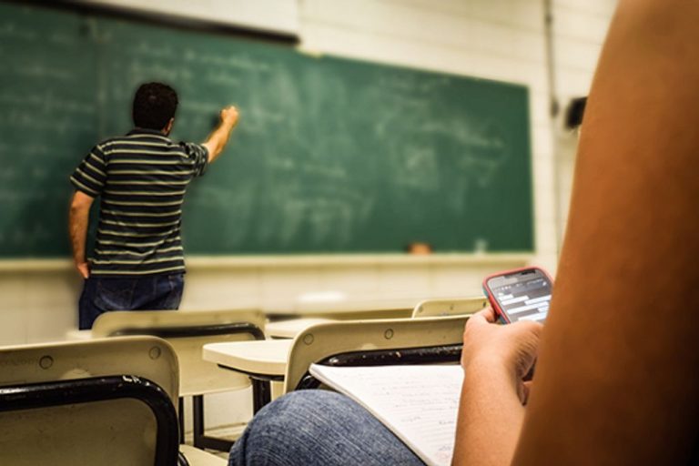 Justiça confirma punição para professor que teve ataque de ira em sala de aula no Meio-Oeste
