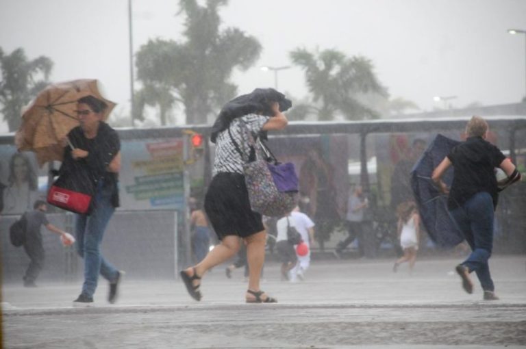 Frente fria traz chance de chuva acompanhada de raios e granizo nesta quinta-feira em SC