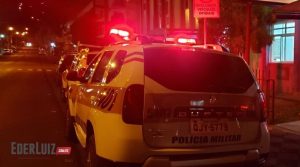 Homem é agredido e tem o celular roubado no centro de Herval d’ Oeste