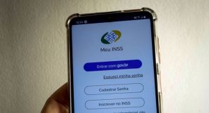 Prova de vida do INSS será feita por cruzamento de dados em 2023