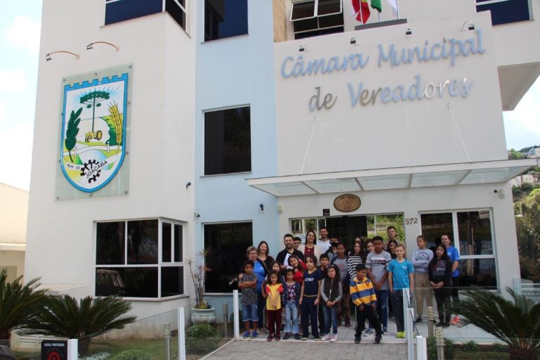 Câmara de Joaçaba recebe alunos do Serviço de Convivência
