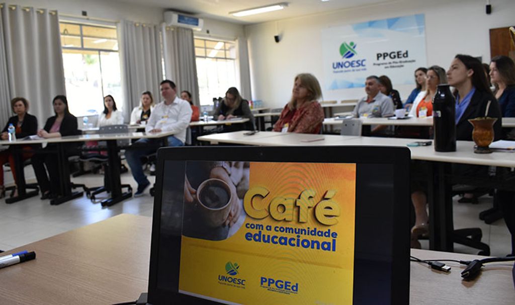 PPGEd reúne secretários de educação da AMMOC e CREs para discutir a educação regional