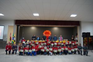 Formatura dos alunos participantes do Programa Bombeiro Mirim em Herval d’Oeste