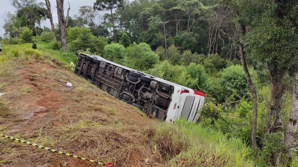 Passageiro relata que motorista de acidente com 7 mortos no Paraná afirmou ter dormido