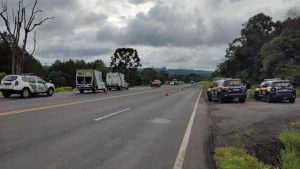 Mãe e filho argentinos estão entre mortos de acidente com ônibus que saiu de SC
