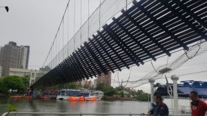 Ponte pênsil se rompe em SC e três pessoas estão desaparecidas