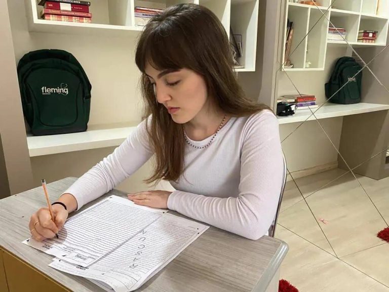 “Fiquei chocada”, diz catarinense que tirou nota mil na redação do Enem
