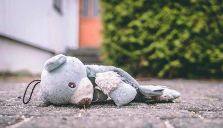 Avô mantinha caso com nora e estuprava netos de 6 e 10 anos em SC