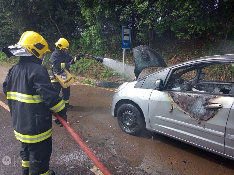 Incêndio em veículo mobiliza Bombeiros no interior de Campos Novos