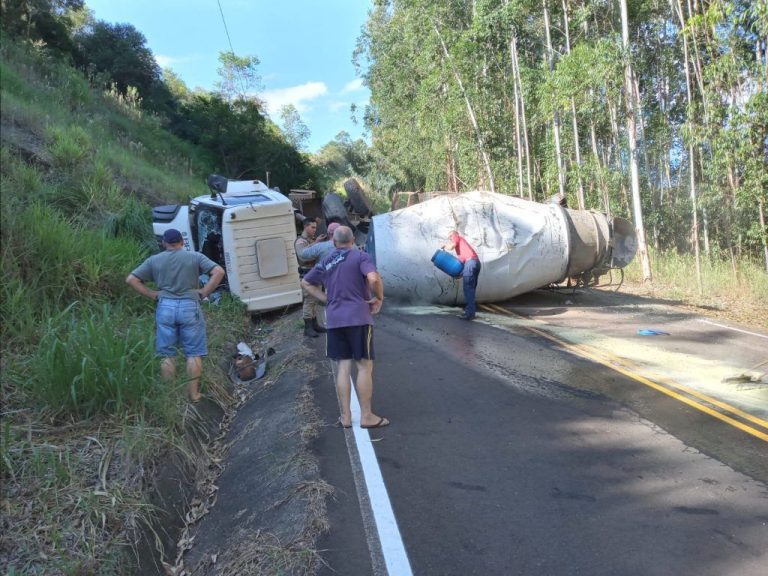 Helicóptero ajuda no resgate de motorista de caminhão vítima de acidente em Seara