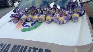Mulher com tornozeleira eletrônica é flagrada furtando ovos de Páscoa
