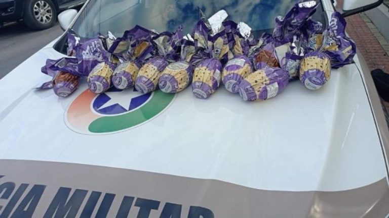 Mulher com tornozeleira eletrônica é flagrada furtando ovos de Páscoa