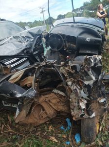 Carro tentou sair de rodovia sem sinalizar em acidente com mortes de mãe e filhos, diz polícia