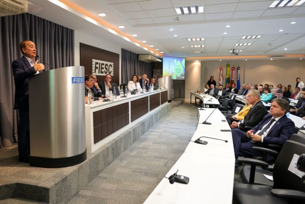 Jorginho Mello anuncia mais de R$ 220 milhões em investimentos no setor elétrico para a indústria catarinense