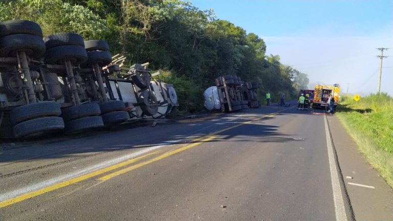 Homem morre em grave acidente de trânsito envolvendo carreta no Oeste