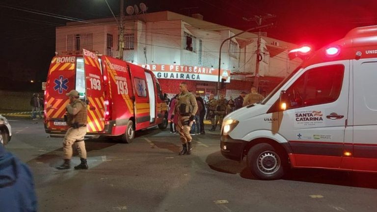 Motorista com sinais de embriaguez bate em motocicleta e deixa adolescentes mortos em SC