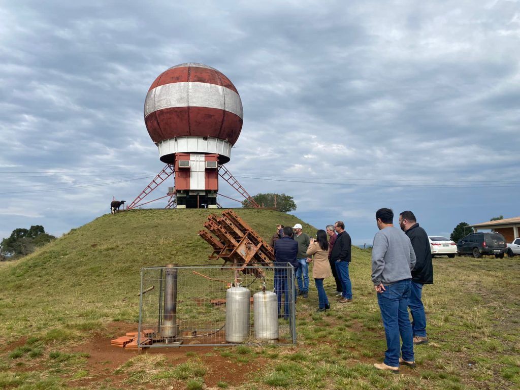 Comitiva busca informações para implantação do sistema anti-granizo na região