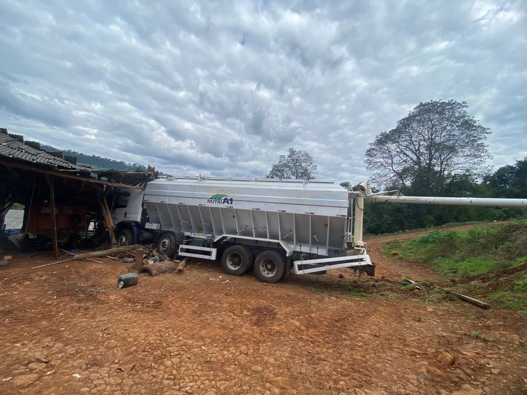 Homem é atropelado pelo próprio caminhão no Oeste