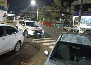 Motorista que cambaleava e não conseguia dirigir o carro é preso após baile