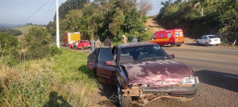 Idosa fica ferida em acidente de trânsito na SC-453