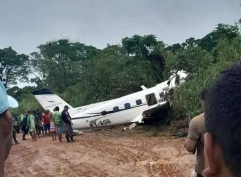 Avião cai e mata 14 pessoas no Amazonas